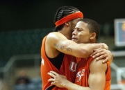 开云棋牌官网-雄鹿强势马刺，詹姆斯打破历史纪录：NBA赛季精彩瞬间