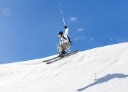 开云棋牌试玩-布伦森单骑破阵点燃赛场，步行者团队火力全面压制马刺