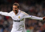 棋牌游戏-赛道与球场，F1街道赛焦点战背后的热火式战术压制哲学