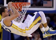 开云棋牌平台-当红黑条纹遇见雷鬼节奏，巴雷拉在不可能的对决中惊艳世界