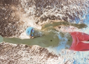 开云棋牌APP-南美飓风席卷津门，阿圭罗的魔法与一场完胜背后的足球密码