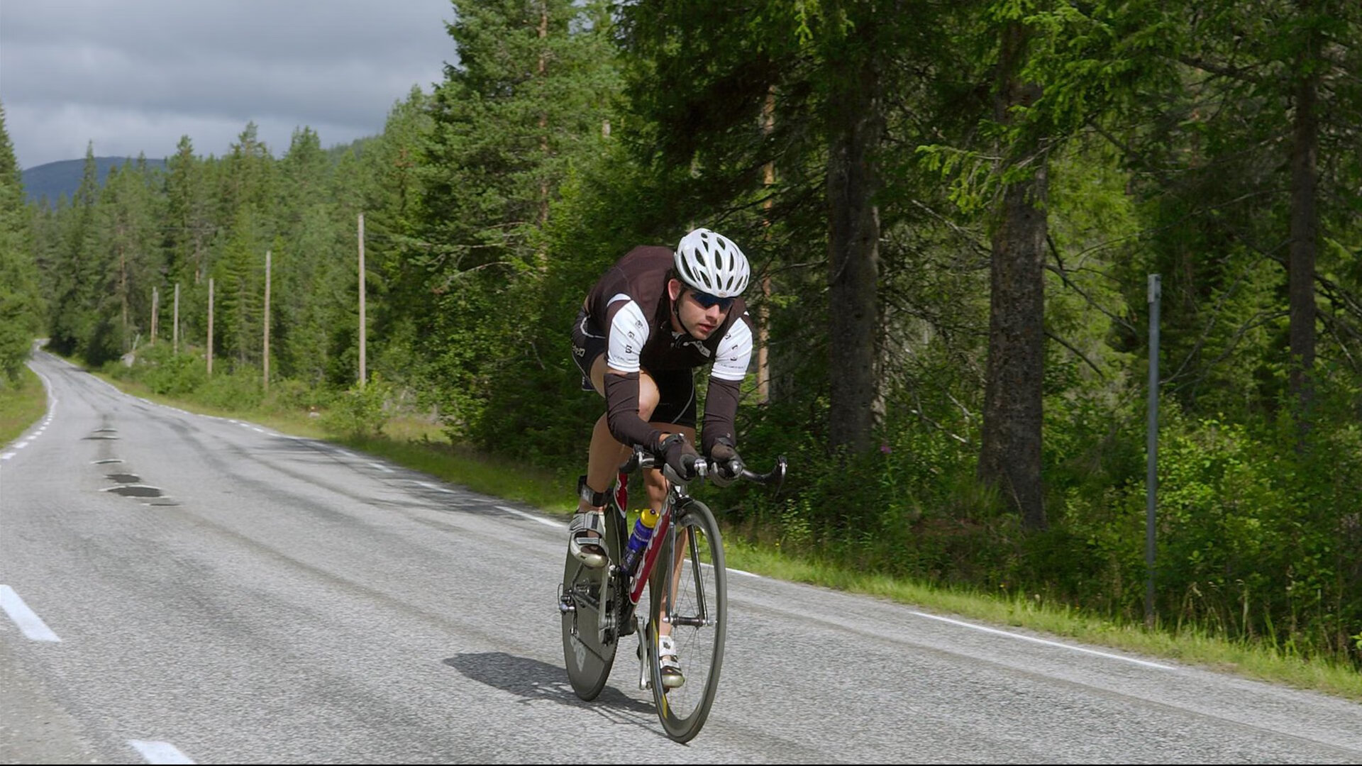 绿茵场上的双面叙事，京多安大师级掌控与里昂绝杀塞内加尔的战术启示