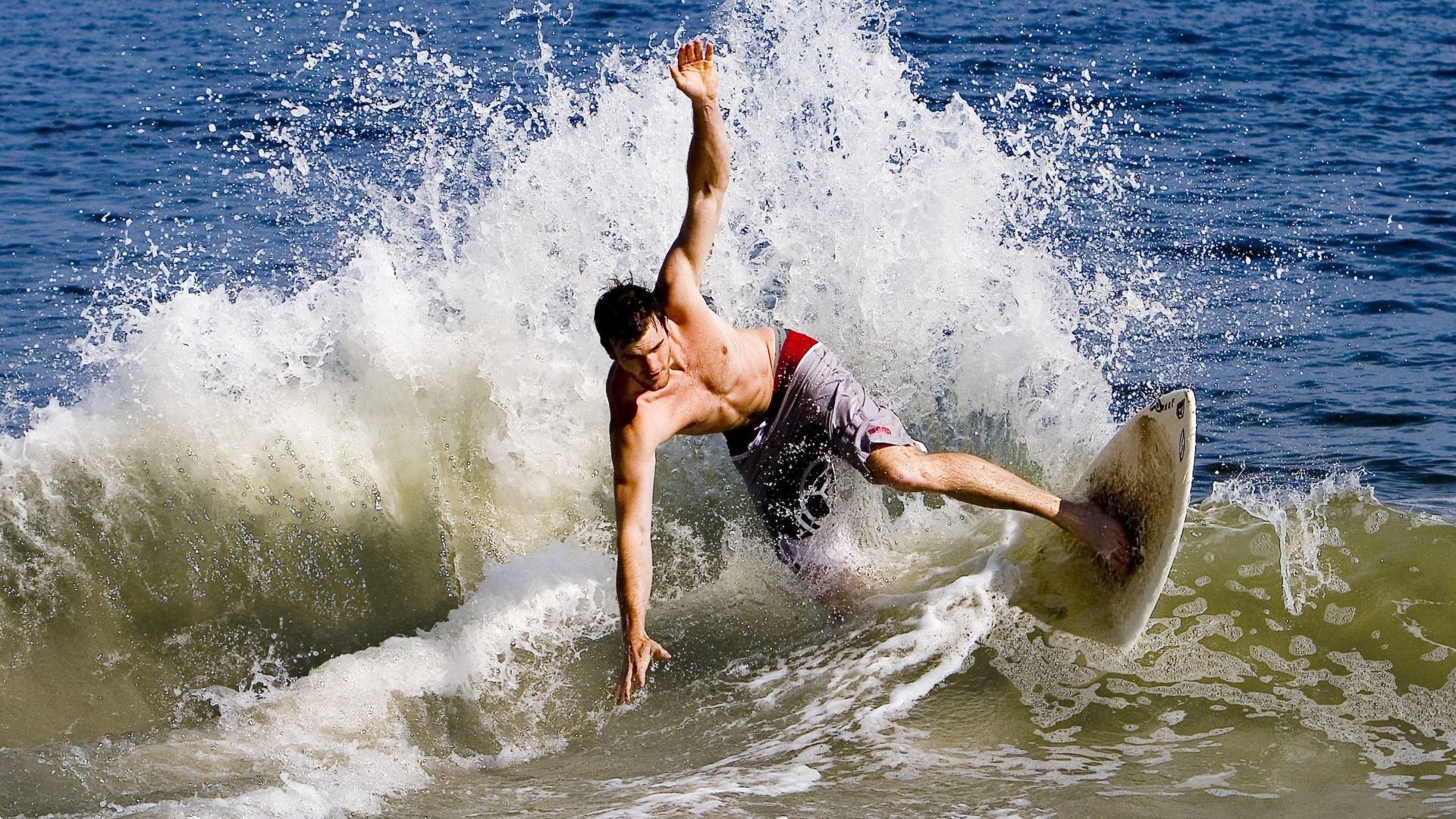 丹麦童话再续,布鲁诺领军强势攻克卡塔尔,展现北欧足球的坚韧与智慧