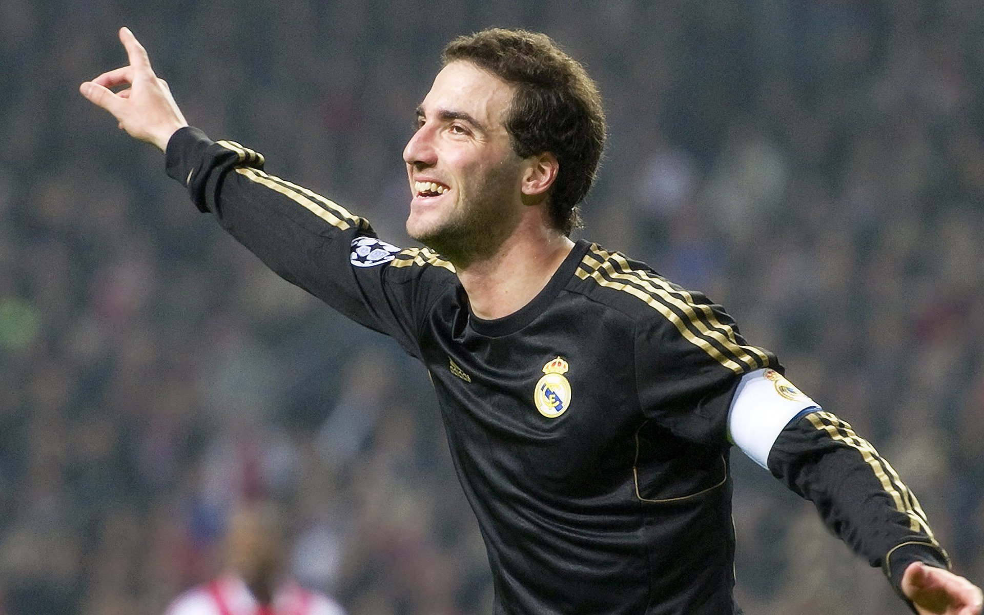 克瓦拉茨赫利亚的魔术，牙买加对阵英格兰中的攻防转换艺术