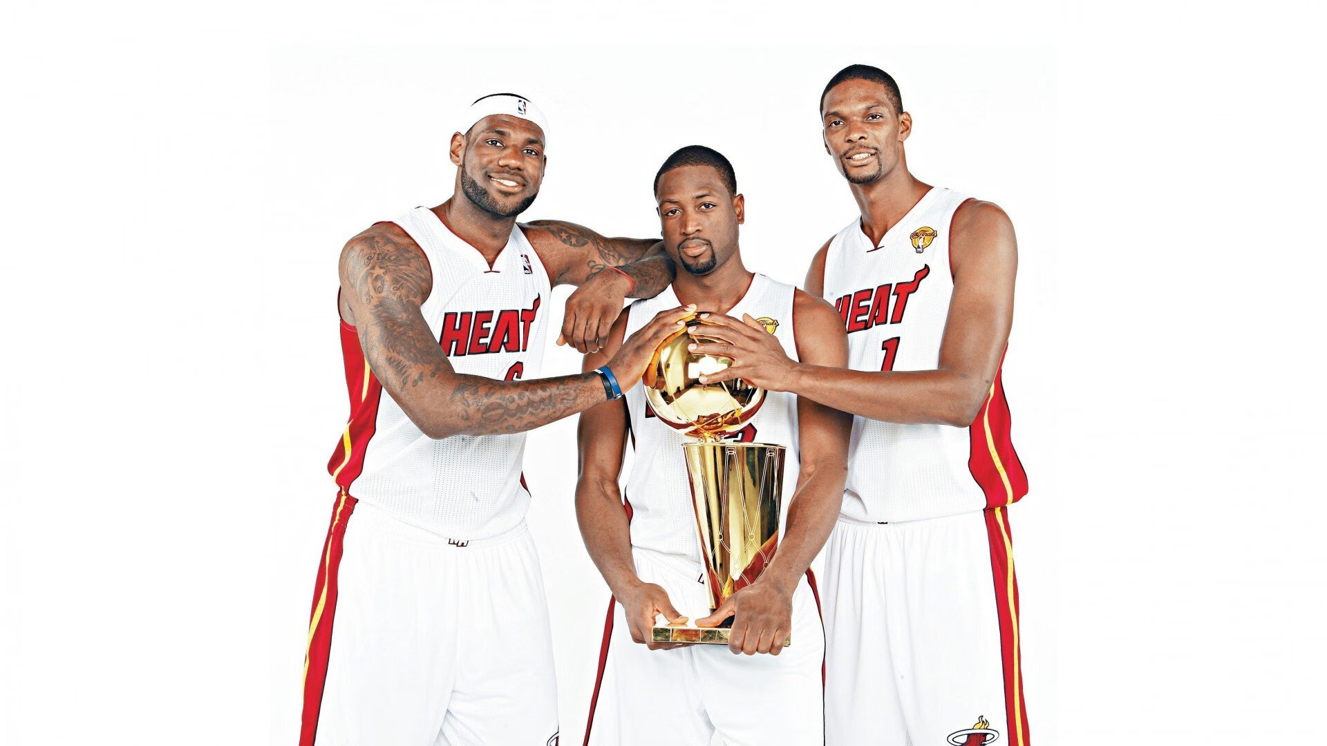 天山脚下上演逆袭神话，新疆队险胜掘金，詹姆斯惊艳四座改写篮球叙事